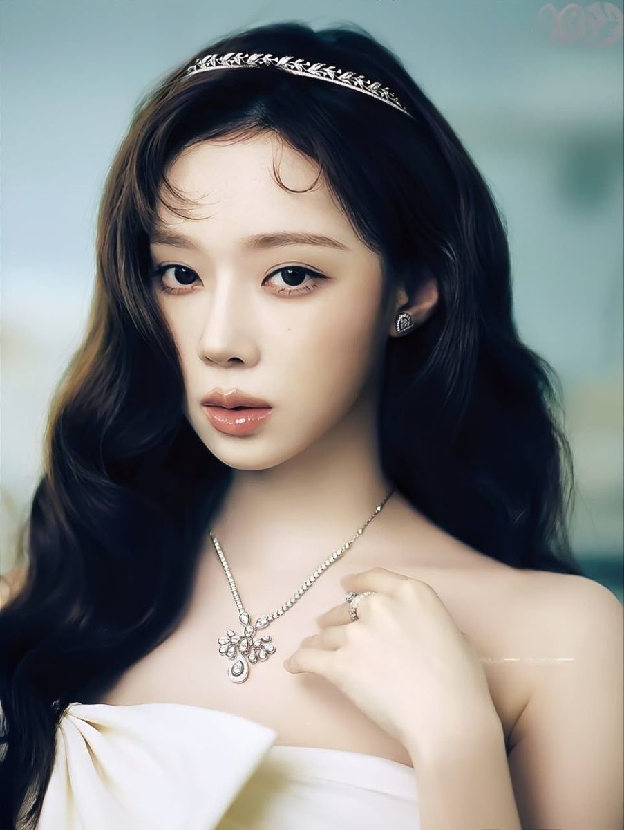 Royale Romain. tweet media