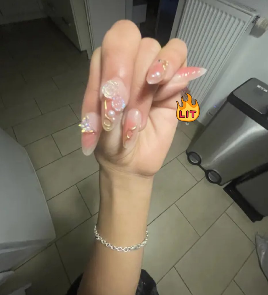 yürüyen dehb🎄 tweet media