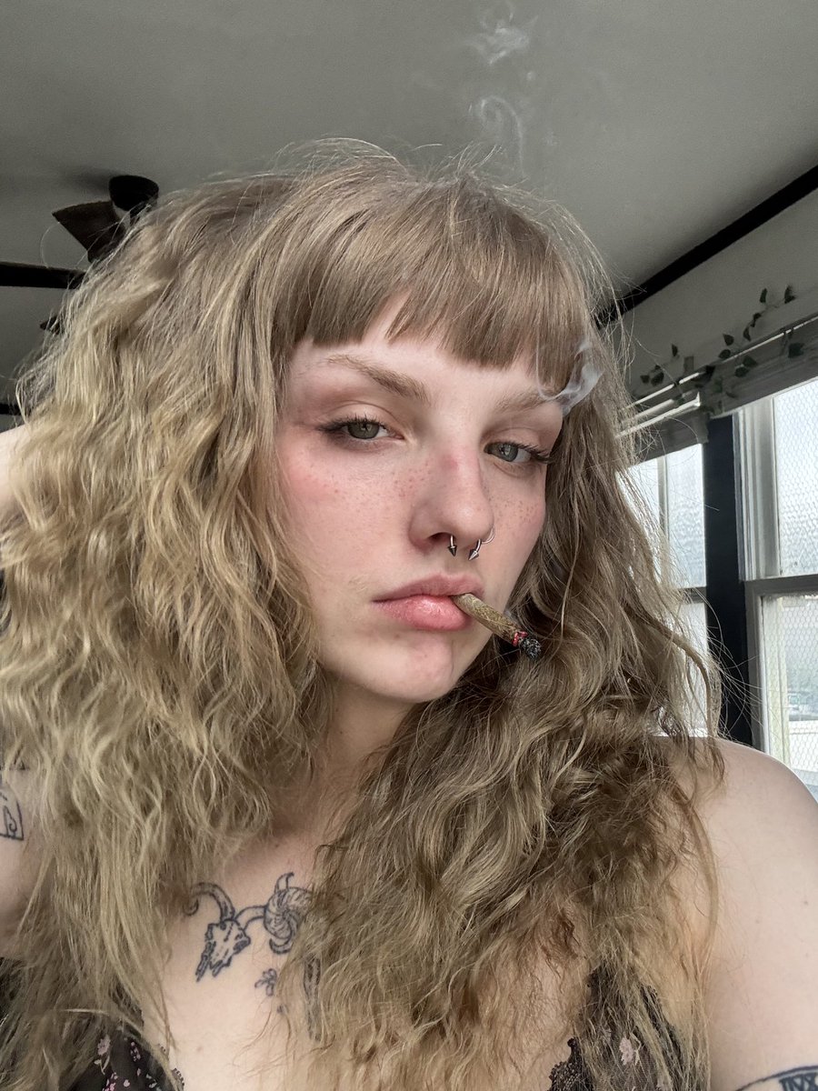 The Lesbian Pervert tweet media