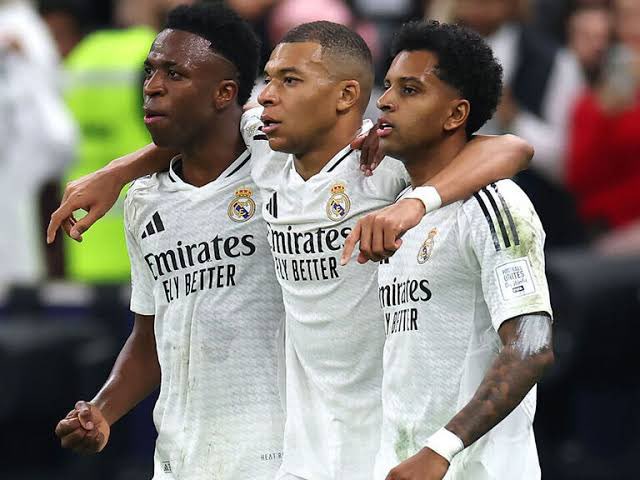 .- -.. .. tweet media