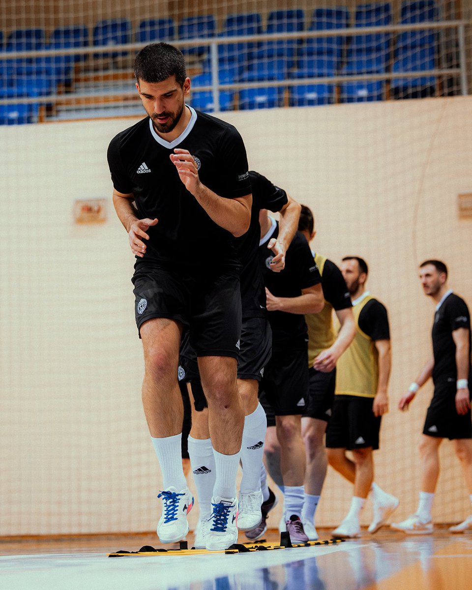 PartizanFutsal's tweet photo. 🔥Warm up! https://t.co/R5df0iathh