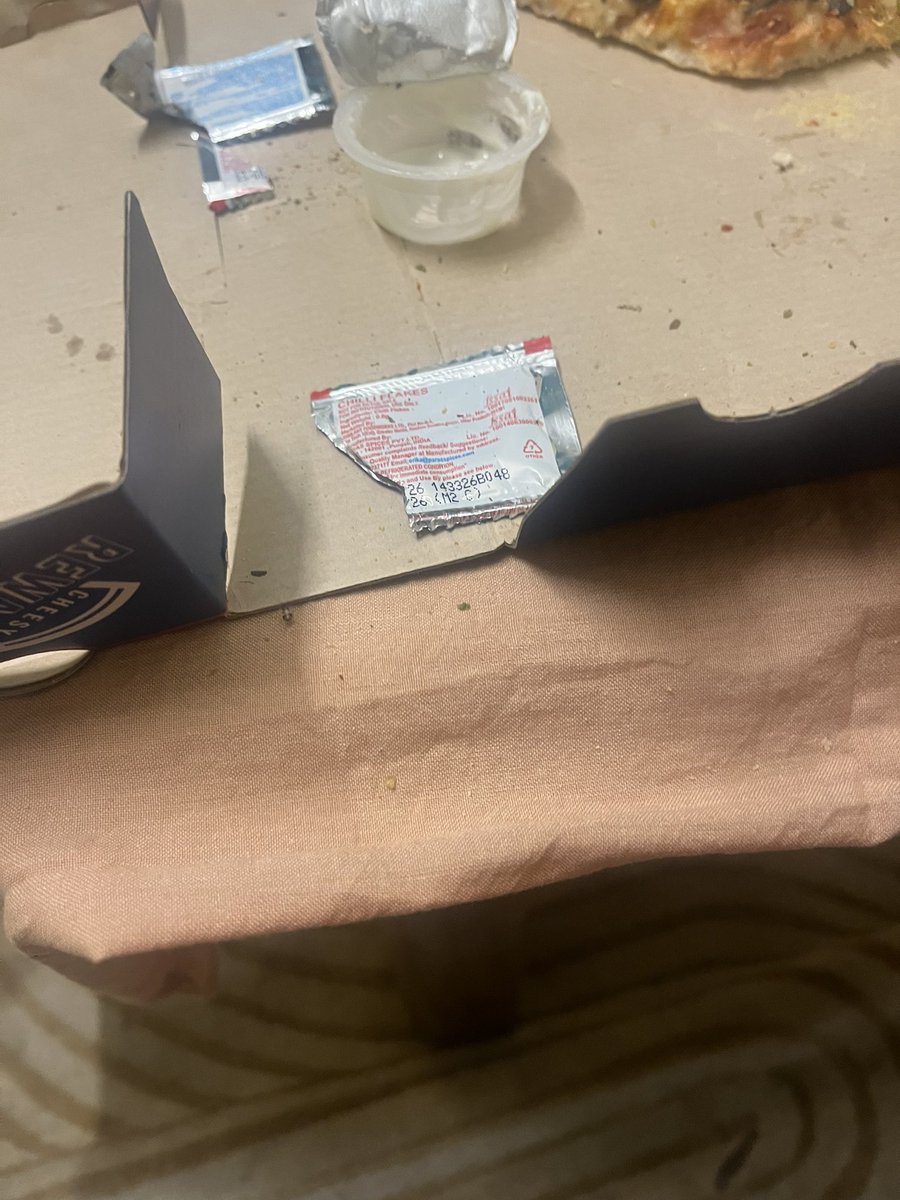 Ankit81717's tweet photo. @dominos i found a freaking live cockroach on the pizza packing. And your chat has no option to complaint, instead it tried to give me 400Rs coupon. I found this after having half of this thing. How is your brach even operating @Fssailicense https://t.co/fIOo6u2j5l