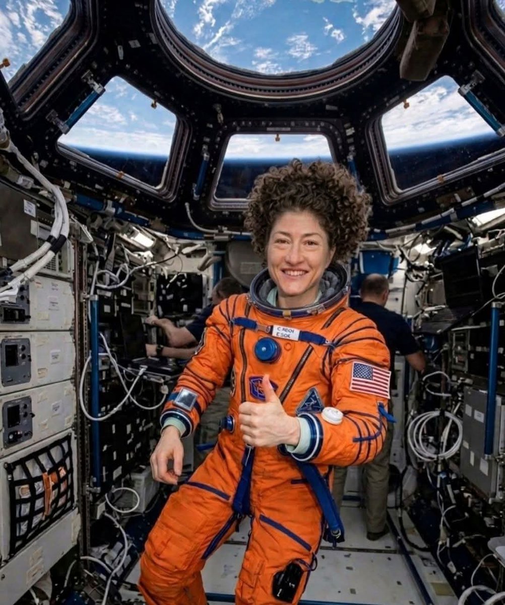 Black Hole tweet media