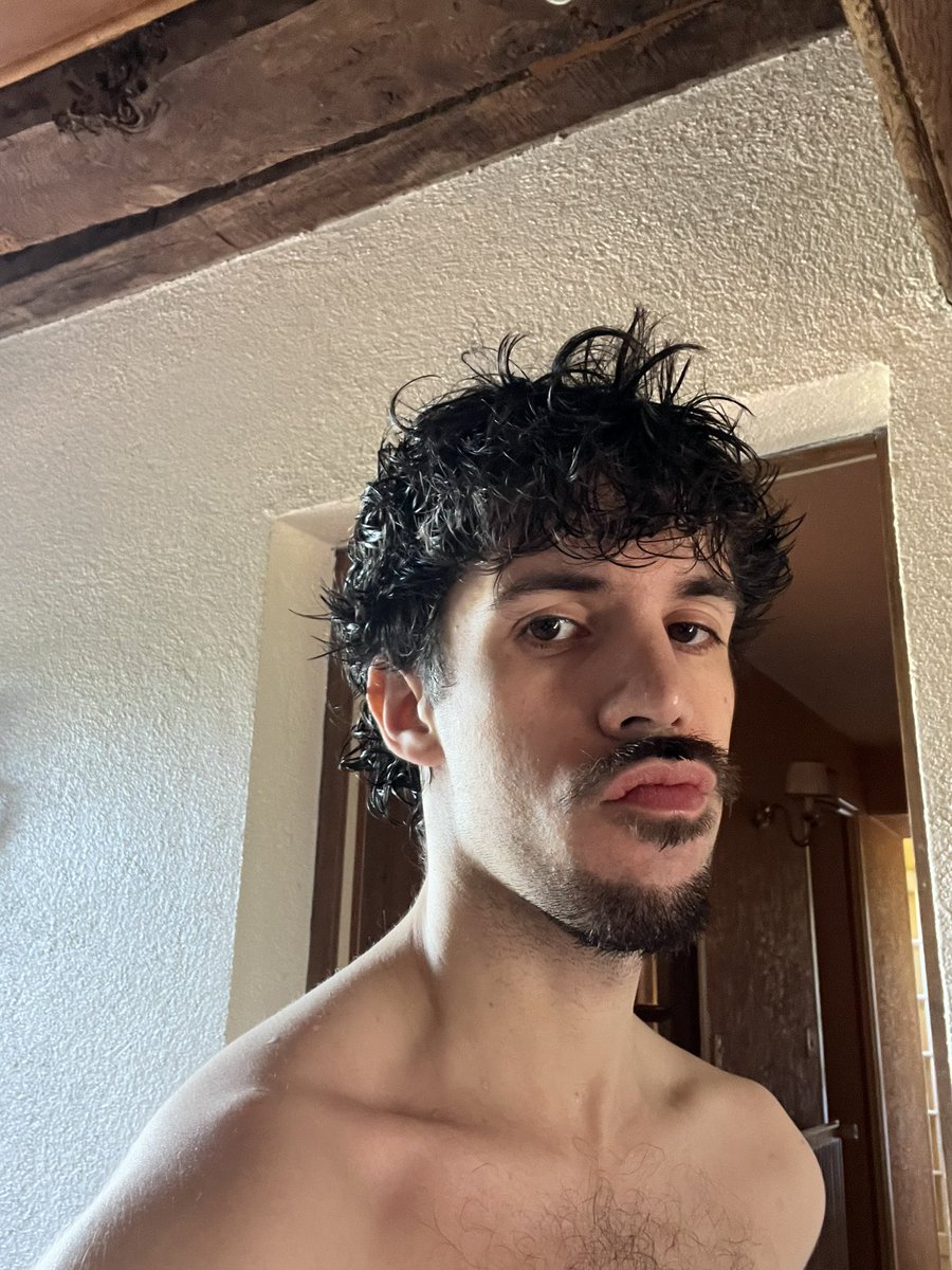 ‎طوني tweet media