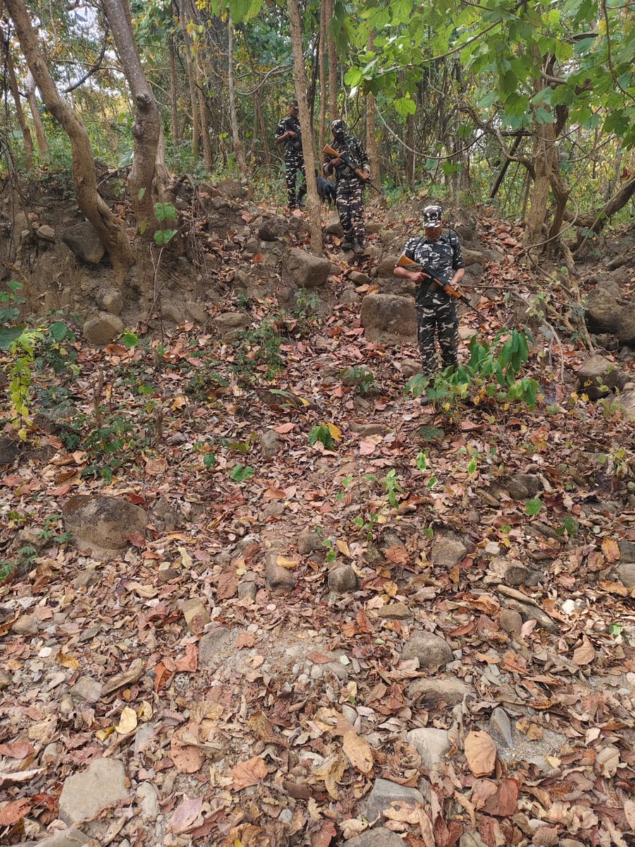 9BnSSB_INDIA's tweet photo. सीमा क्षेत्र में कार्मिकों द्वारा सतर्क गश्त कर हर गतिविधि पर नजर रखते हुए सुरक्षा व्यवस्था को और सुदृढ़ किया गया।
#SSB_INDIA
#FTRSSBLUCKNOW #SSBSHQGKP
#SeemaSuraksha
#BorderAlert
#SecureBorders
#AlertForces
#DutyFirst
#NationFirst https://t.co/PA5Iin0UHa