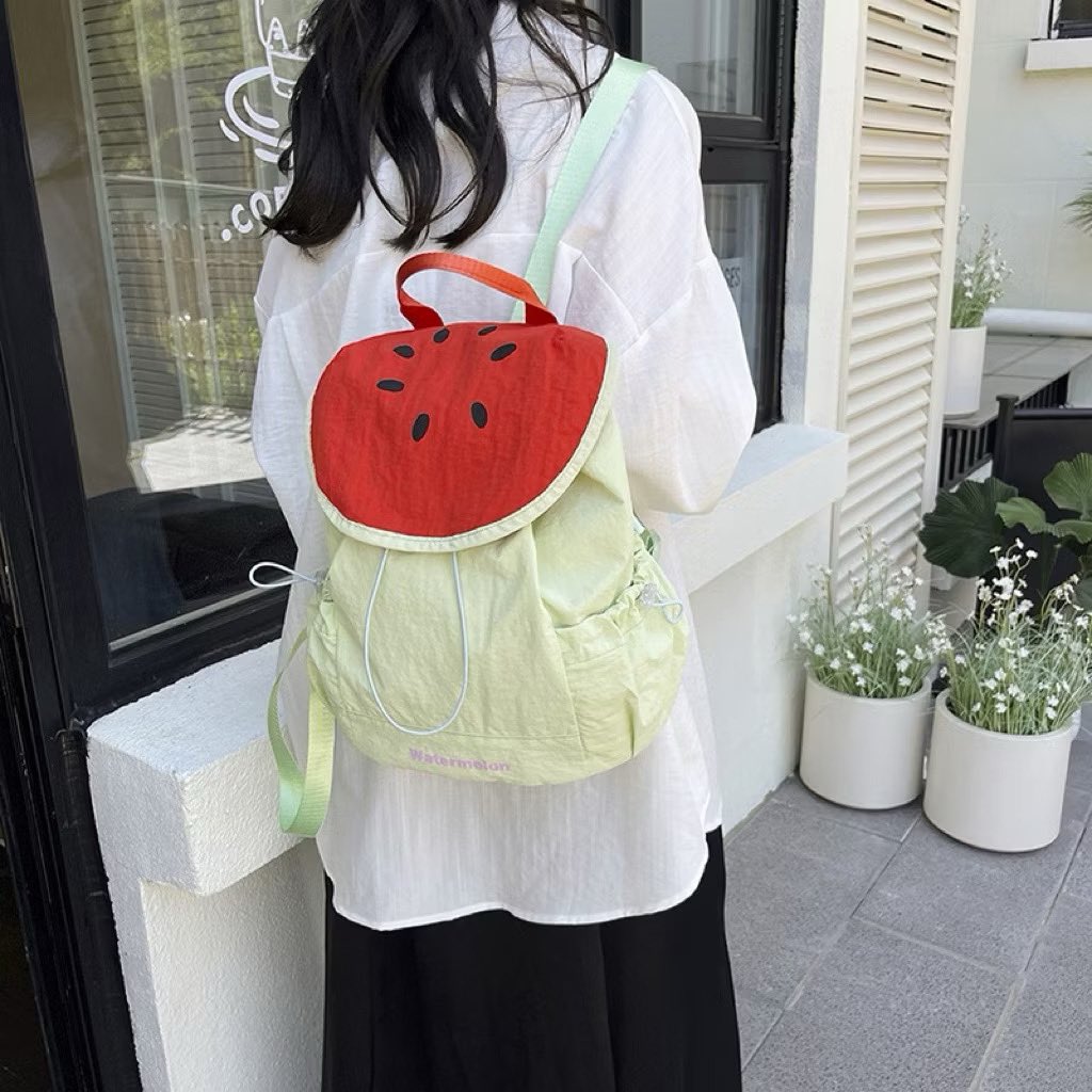 kykysap's tweet photo. seriuss baru tau ada tas bentuk buah gini, lucu bgt warnanya😭🩷🩵💛 https://t.co/r7DzuHV8GW