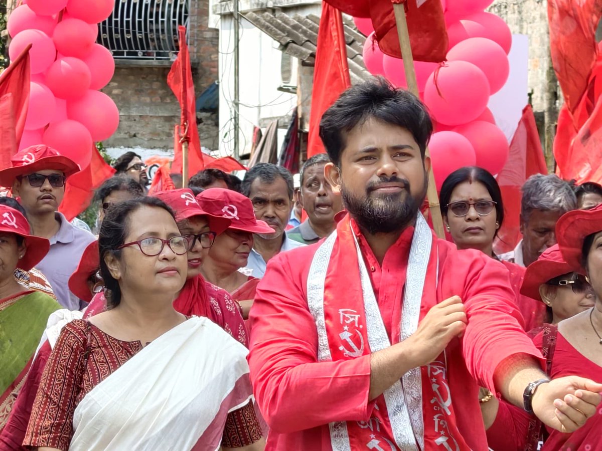 AdvocateSayan's tweet photo. আজ মহেশতলা বিধানসভার ২৬ ও ২৭নং ওয়ার্ডে জনসংযোগের মাধ্যমে আশীর্বাদ গ্রহন করলাম সাথে 
উপস্থিত ছিলেন বিশিষ্ট অভিনেতা জ্যাক ভট্টাচার্য।
সকলকে অনেক ধন্যবাদ ও কৃতজ্ঞতা। https://t.co/EZExLQ1CCJ