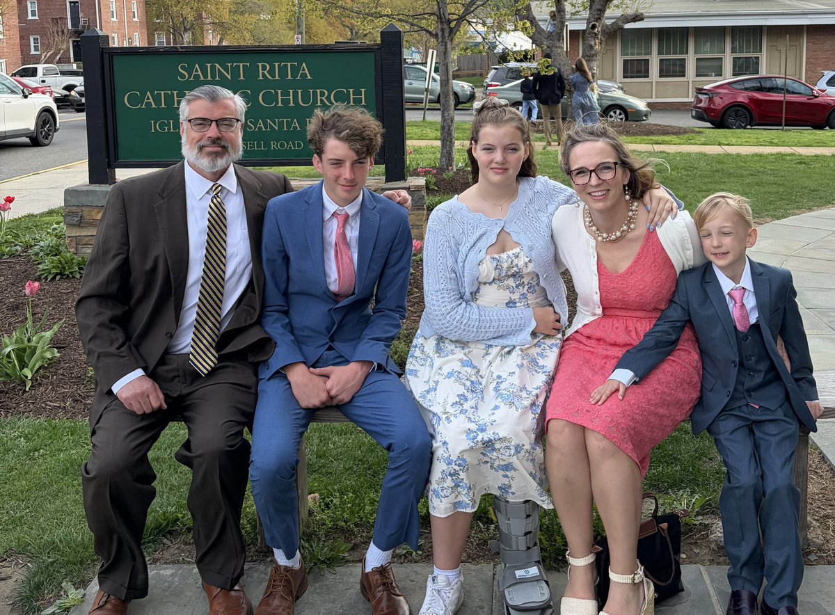 ChuckAl81's tweet photo. He is Risen Indeed! Happy Easter! So thankful for this family of mine and for all of the people in our lives. @ChandraBurnside @TC_Burn81 @arlingtonchurch https://t.co/3r4AvY2PLq