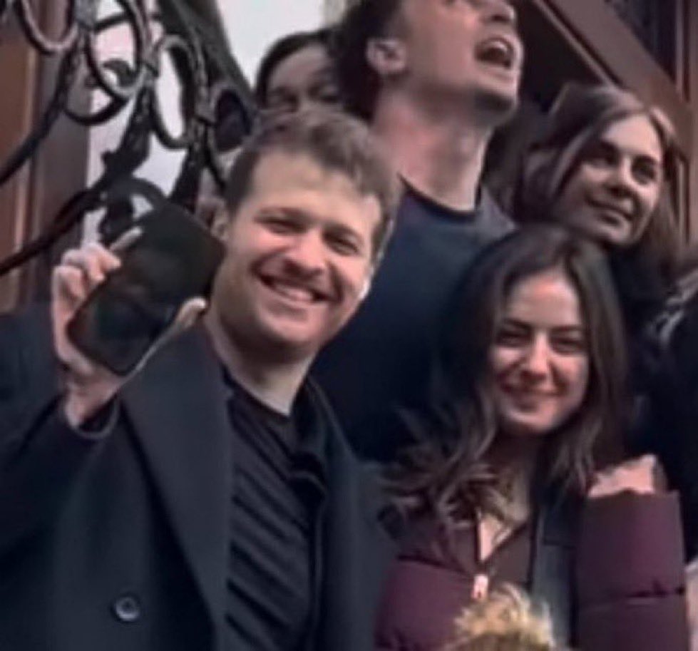 AyBur’un götle donluk şaka mı Aytek yok diye görüntülü aramış yicem sizi 🤏🏻