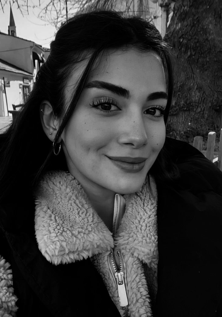 ÖZGE YAĞIZ | BW tweet media
