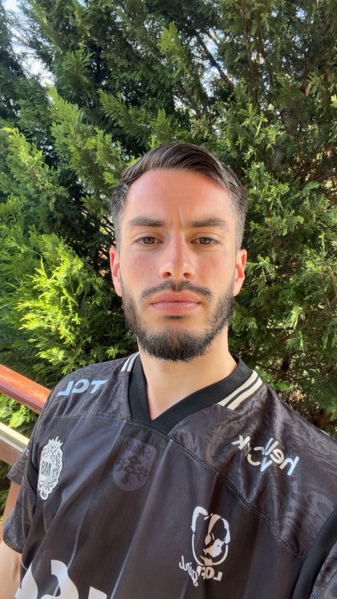 M8 Loggyi tweet media