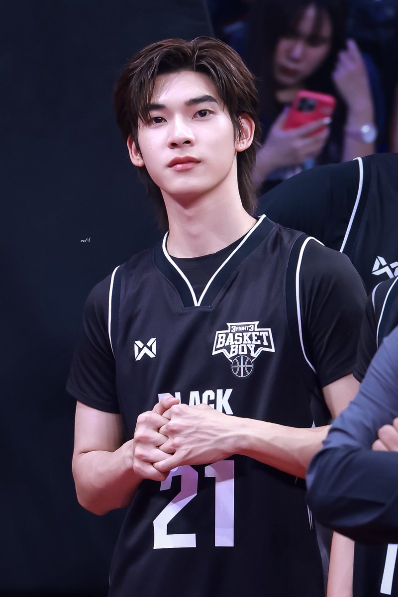 𝑚𝑎𝑛𝑎𝑚𝑒𝑏𝑒𝑤 tweet media