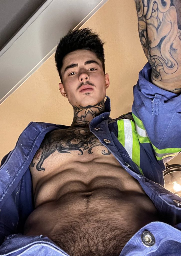 StanbaseX's tweet photo. He can fix that for you 🥵 https://t.co/v6r6pnFNPv
