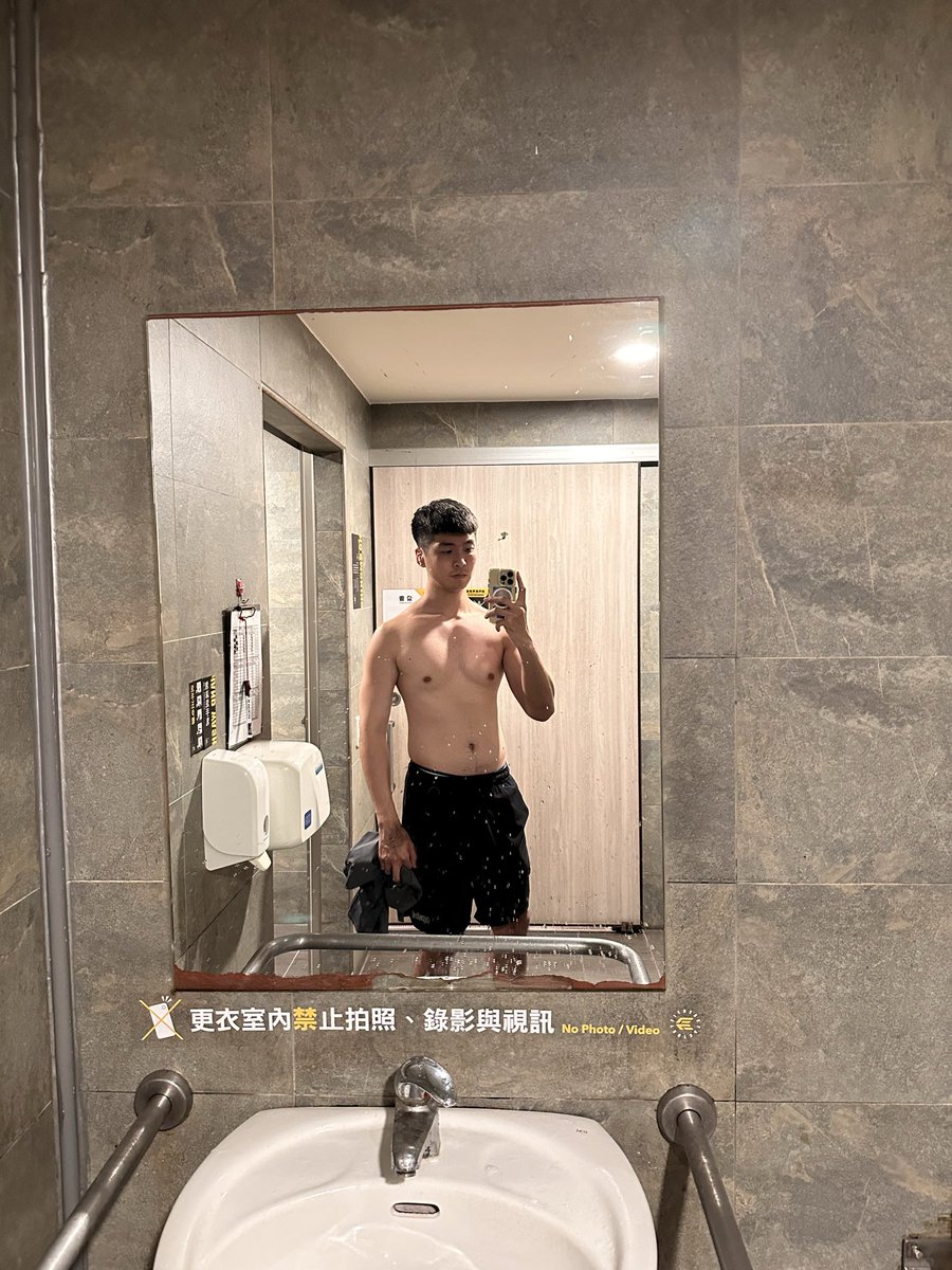 oatwtao's tweet photo. 突然好想被弟弟幹
————————————
進步的只有體脂 https://t.co/s2mdsAPT5d