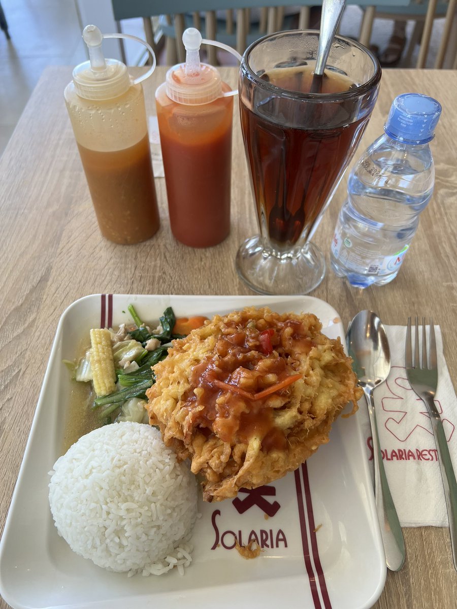 ramenow's tweet image. #Culinary trip part 02! 🥢

After a long #Ramadan break &amp;amp; 2 months of #missingout, I’m finally back! Started the day with a warm bowl of #SotoMie during the office #halalbihalal #breakfast.

Continued the feast with a #Solaria #brunch #NasiGorengSpesial Special Fried Rice &amp;amp;