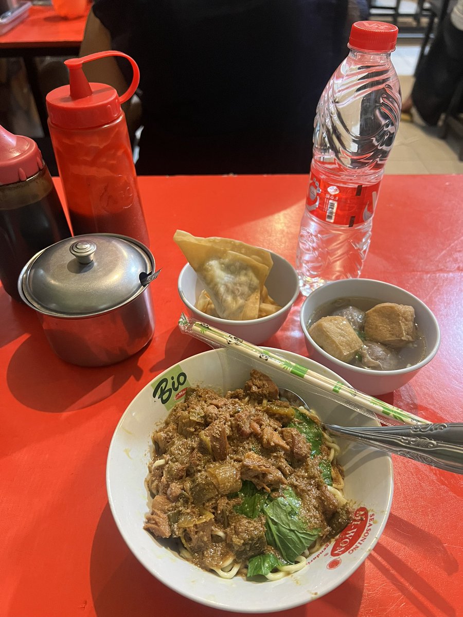 ramenow's tweet image. #Culinary trip part 02! 🥢

After a long #Ramadan break &amp;amp; 2 months of #missingout, I’m finally back! Started the day with a warm bowl of #SotoMie during the office #halalbihalal #breakfast.

Continued the feast with a #Solaria #brunch #NasiGorengSpesial Special Fried Rice &amp;amp;