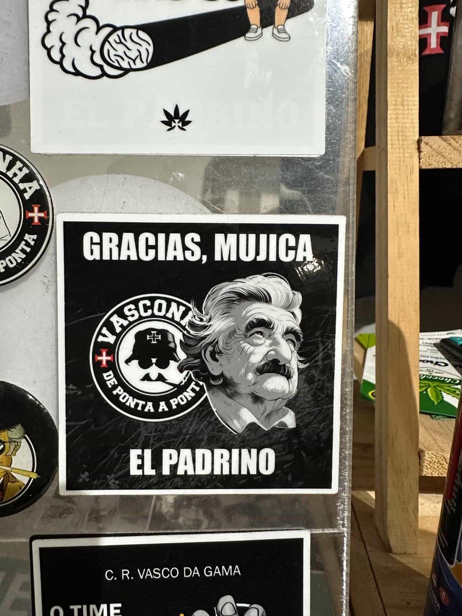 🔴⚪️⚫️ El fanatismo de los torcedores de <a href="/VascodaGama/">Vasco da Gama</a> por José Pepe Mujica. Desde murales en Río de Janeiro hasta remeras y pegotines. 

<a href="/FutboliPolitica/">Fútbol y Política</a>