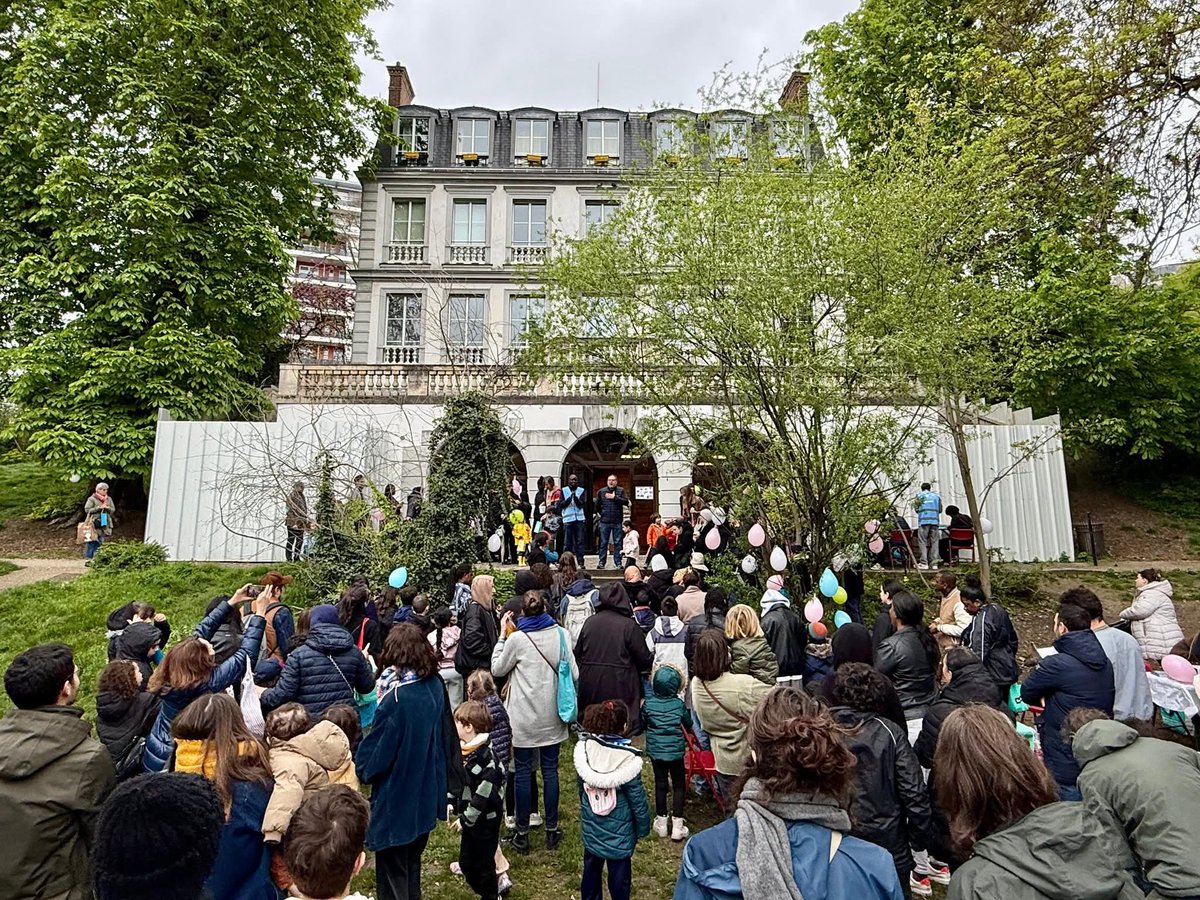 Hoy, cubanos residentes en Francia participaron en una nueva iniciativa del Secours populaire para contribuir a la compra de paneles solares para #Cuba.

Agradecemos estas continuas muestras de solidaridad y en particular, la labor de nuestros connacionales en apoyo a su Patria.