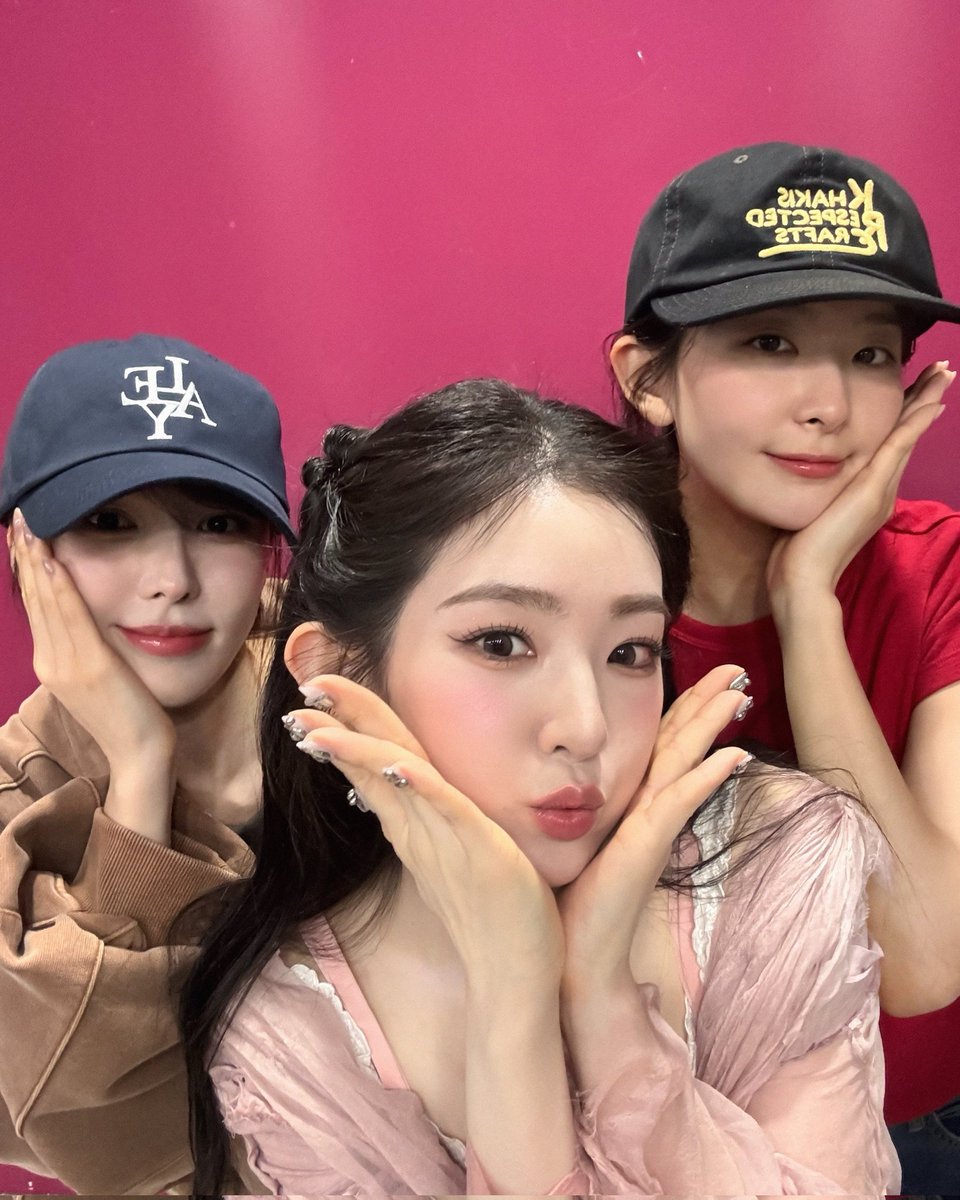 reneithebae's tweet photo. Having such supportive sisters during my solo activities seriously means a lot. Even with their own schedules, they still make the time to cheer me on and stand by my side. I may be going solo but I'm never alone 🤍 https://t.co/10PO0TVURJ