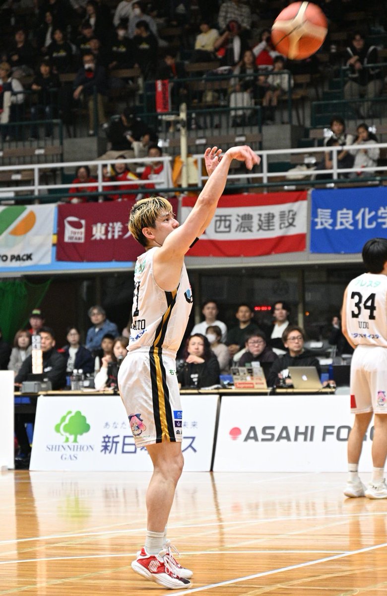 あきま tweet media