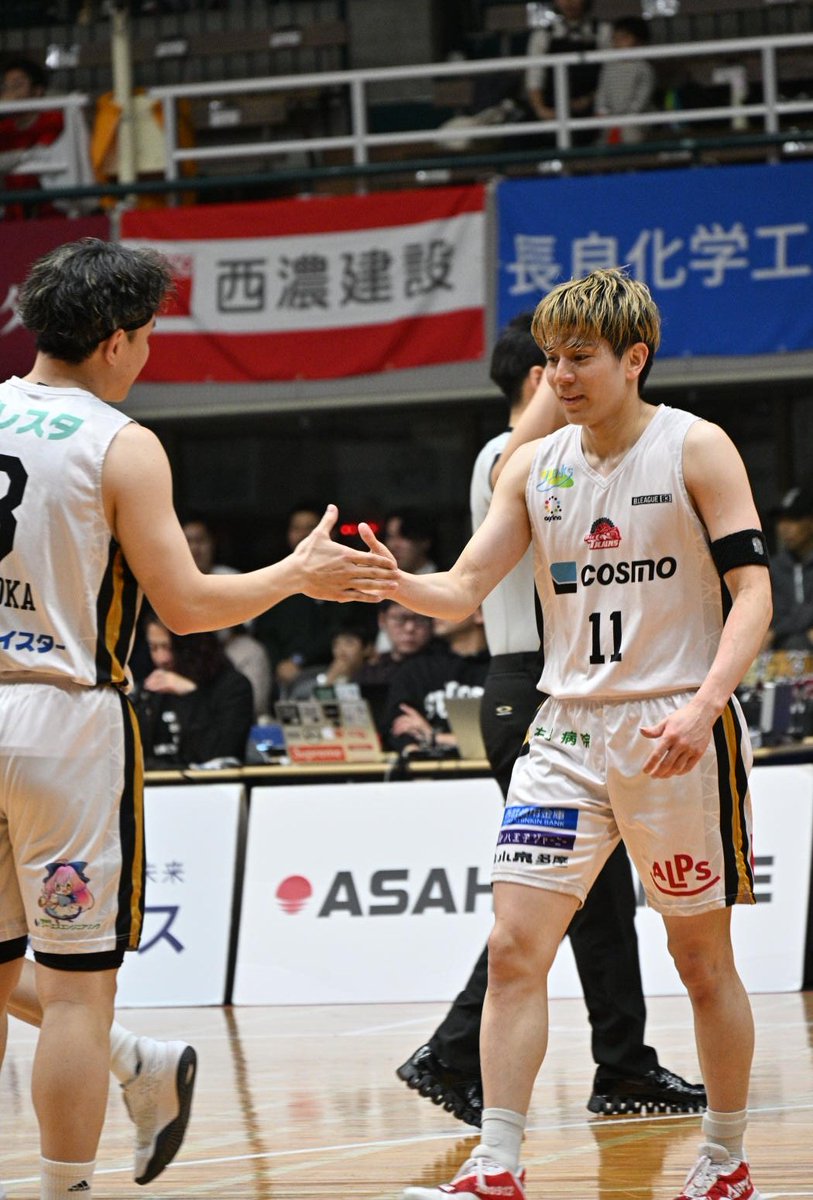 あきま tweet media