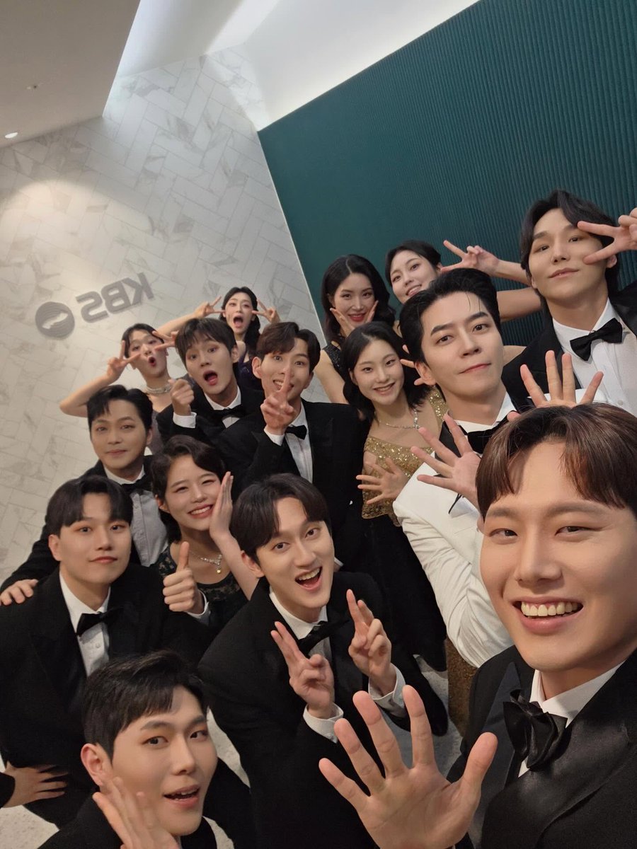 몰ᴹᴼᴸᴱ tweet media