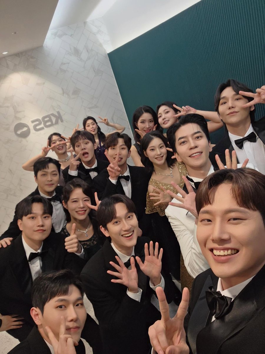 몰ᴹᴼᴸᴱ tweet media