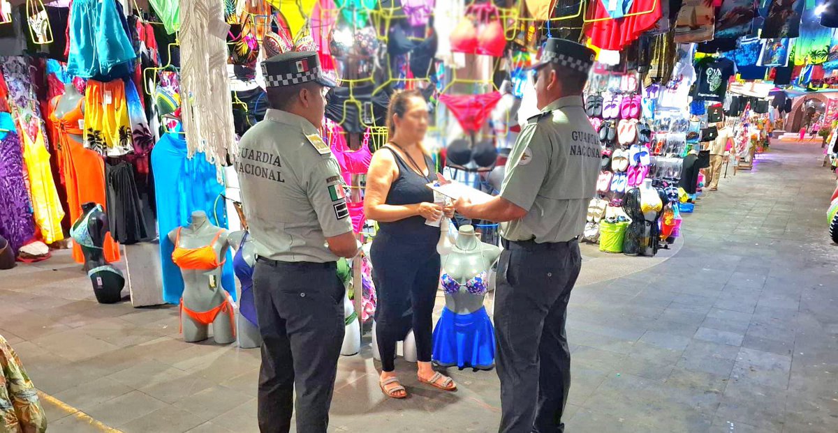 GN_MEXICO_'s tweet image. La #GuardiaNacional realiza recorridos preventivos con comerciantes y locatarios de #Colima con el objeto de conocer sus necesidades en materia de seguridad, además de proporcionar el número de atención ciudadana 088. #LaGuardiaNacionalEstáContigo
