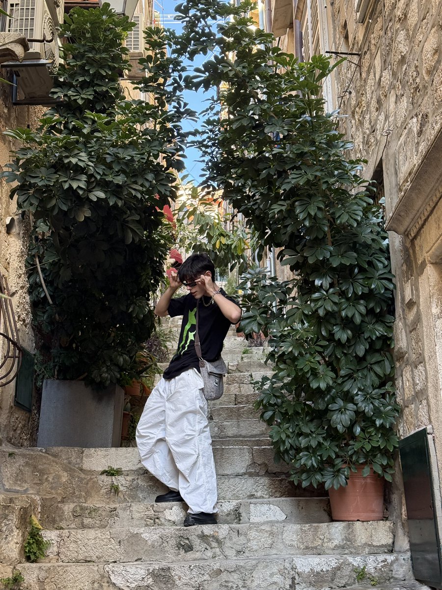 Lipe.eii tweet media