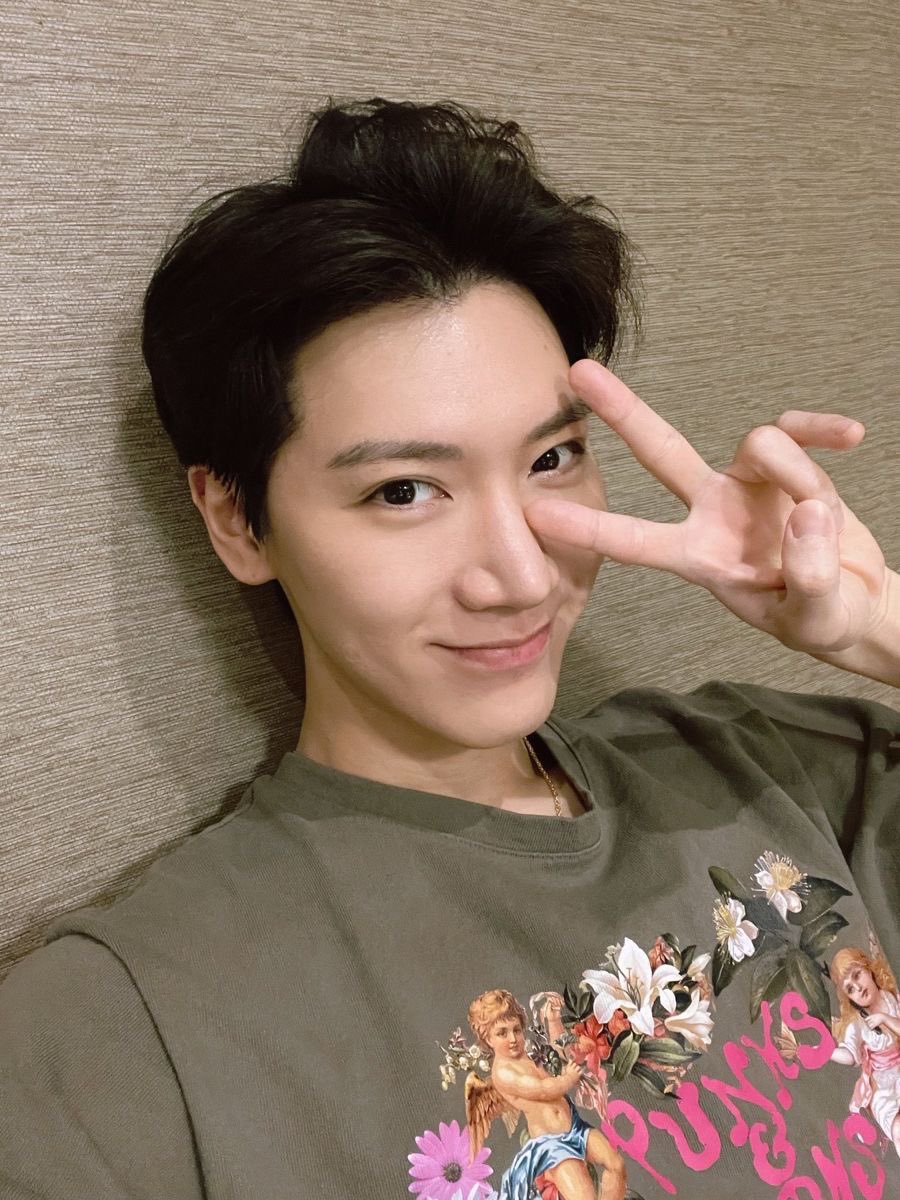 Ten, um dos nossos pilares mais importantes também completa 10 anos desde que foi anunciado no teaser de "The 7th Sense". Desde então ele se mostrou um profissional incomparável, sempre dando seu melhor pelo NCT. 

Não sabemos se ele faz ideia, mas ele completa nossa alma cada