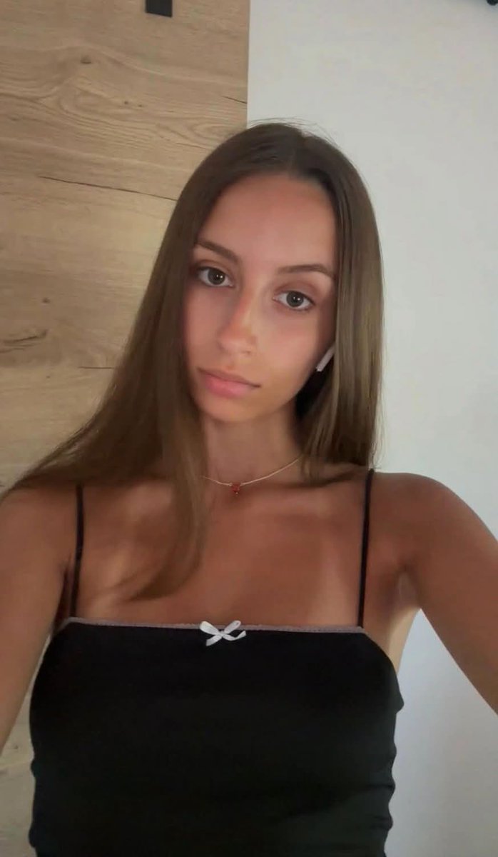 Zenitsu14115135's tweet photo. Hi i need someone to tribute this girl pls i have more pic i love big bbc https://t.co/TEtzT8yU0M