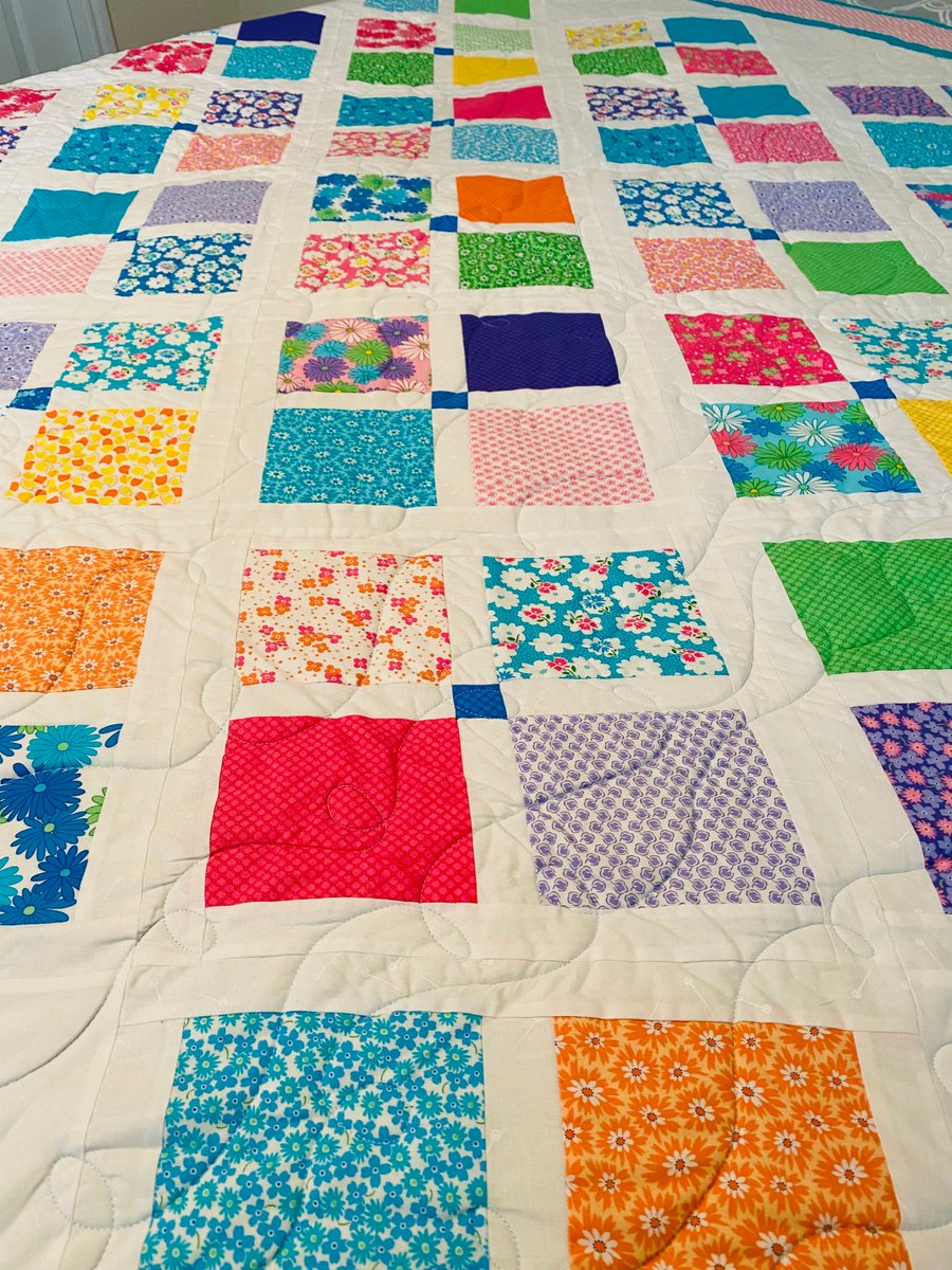 angelhw1956's tweet image. Handmade Generous Throw/Twin Quilt tuppu.net/2efdb19e #Etsy #TeaTimeQuiltsnMore #HolidayGift