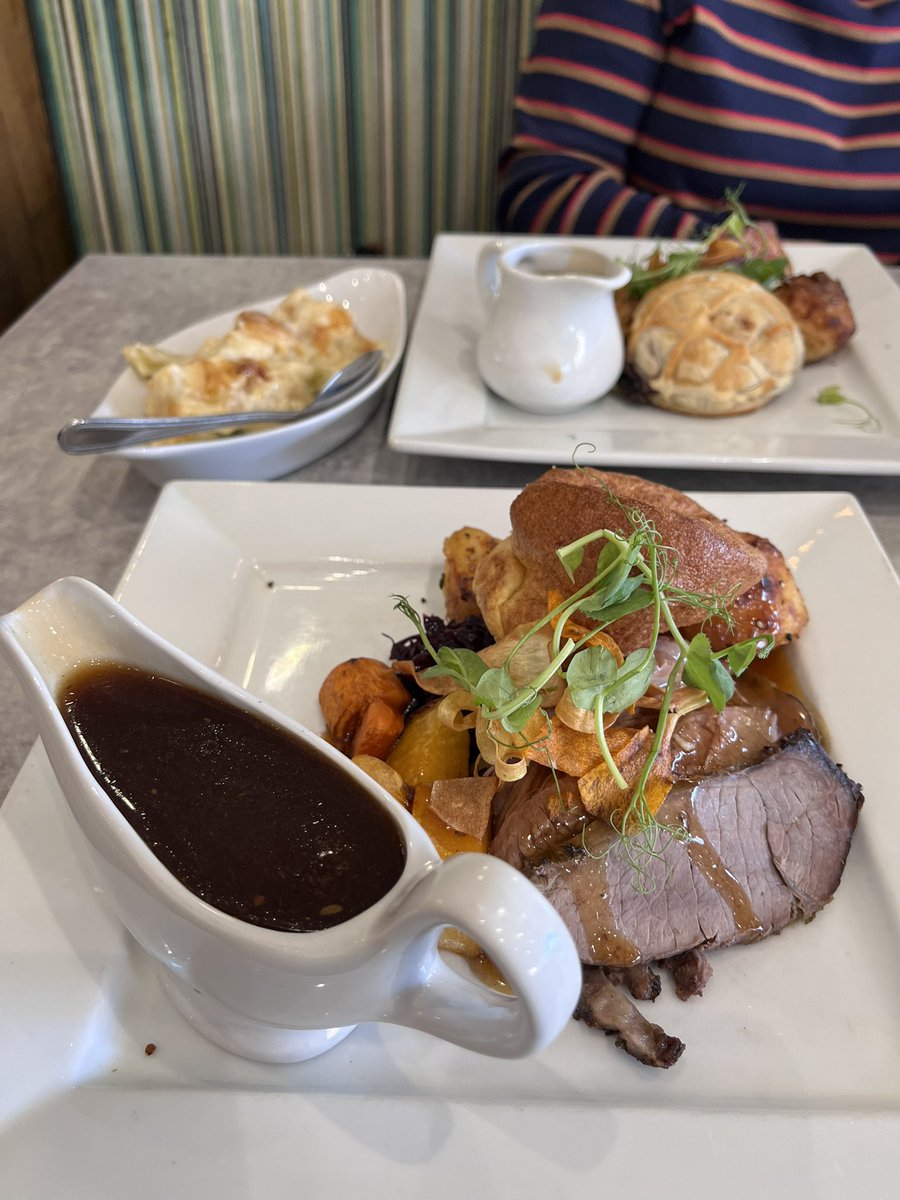 Milhart66Ken's tweet image. Easter Sunday lunch out: Slow roasted Topside of Beef and Beetroot &amp;amp; Butternut Squash Wellington. We brought our desserts: Hot Cross Bun Bread and Butter Pudding and Chocolate Orange Cheesecake home to eat later.