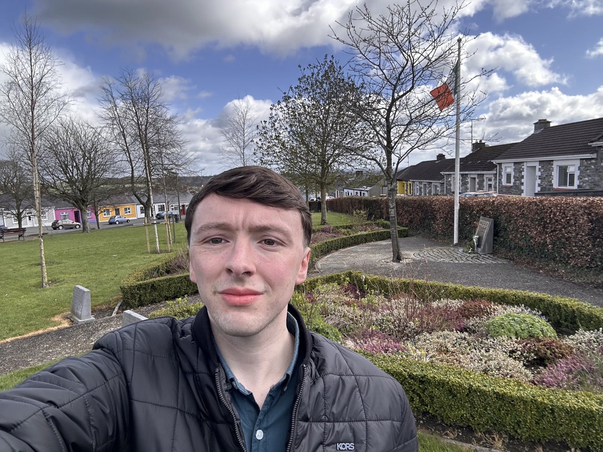CorrCormac's tweet photo. Happy Easter to you all! 

This morning, I visited the Garden of Remembrance at the Fairgreen in Kells to lay Easter lilies in honour of those who fought for our Republic, especially the men and women of Kells and North Meath who gave so much in its name. https://t.co/ZyY2eaWfsb