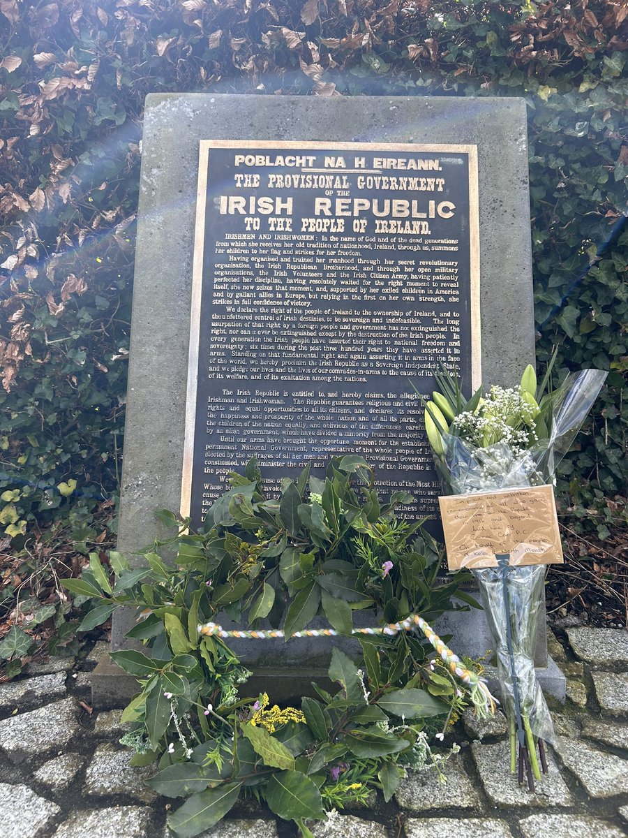 CorrCormac's tweet photo. Happy Easter to you all! 

This morning, I visited the Garden of Remembrance at the Fairgreen in Kells to lay Easter lilies in honour of those who fought for our Republic, especially the men and women of Kells and North Meath who gave so much in its name. https://t.co/ZyY2eaWfsb