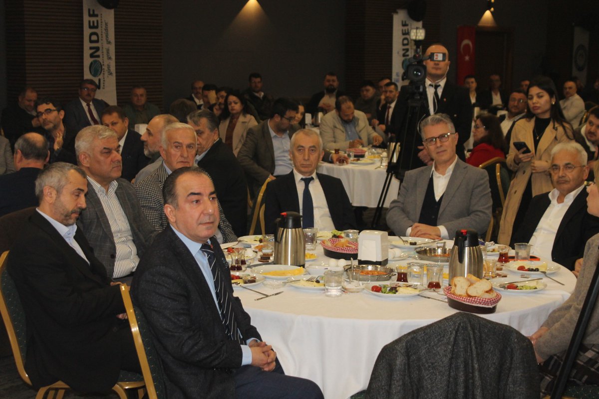 halilibrahimece's tweet photo. Kurucu Genel Başkan Yardımcılığı görevini üstlendiğim Zonguldak Dernekleri Federasyonu’nun (ZONDEF) düzenlediği istişare toplantısına katılarak gündeme ilişkin değerlendirmelerde bulunduk.
Önümüzdeki ay gerçekleştirilecek olan Zonguldak Tanıtım Günleri programına dair verimli bir fikir alışverişi gerçekleştirdik.
Programın düzenlenmesinde emeği geçen ve toplantıda hazır bulunan başta ZONDEF Genel Başkanı Sayın Ziya Öncan olmak üzere; Düzce Vali Yardımcısı Sayın Şevket Cinbir, Zonguldak TSO Başkanı Sayın Metin Demir, ZONSİAD Genel Başkanı Sayın Nejdet Tıskaoğlu, Karabük Dernekleri Federasyonu Genel Başkanı Sayın Ali Kaya, Bartın Dernekleri Federasyonu Genel Başkanı Sayın Sabri Avcı, Bülent Ecevit Üniversitesi Rektör Adayı Prof. Dr. Sayın Mustafa Canbaz, Çaycumalılar Dernek Başkanı Sayın Savaş Çiloğlu, ZONDEF Kurucu Genel Başkanımız Sayın Ali Rıza Kiremitçi, kıymetli Zonguldaklı dernek başkanlarımıza ve ismini sayamadığım gizli kahramanlara şükran ve teşekkürlerimi sunuyorum.
