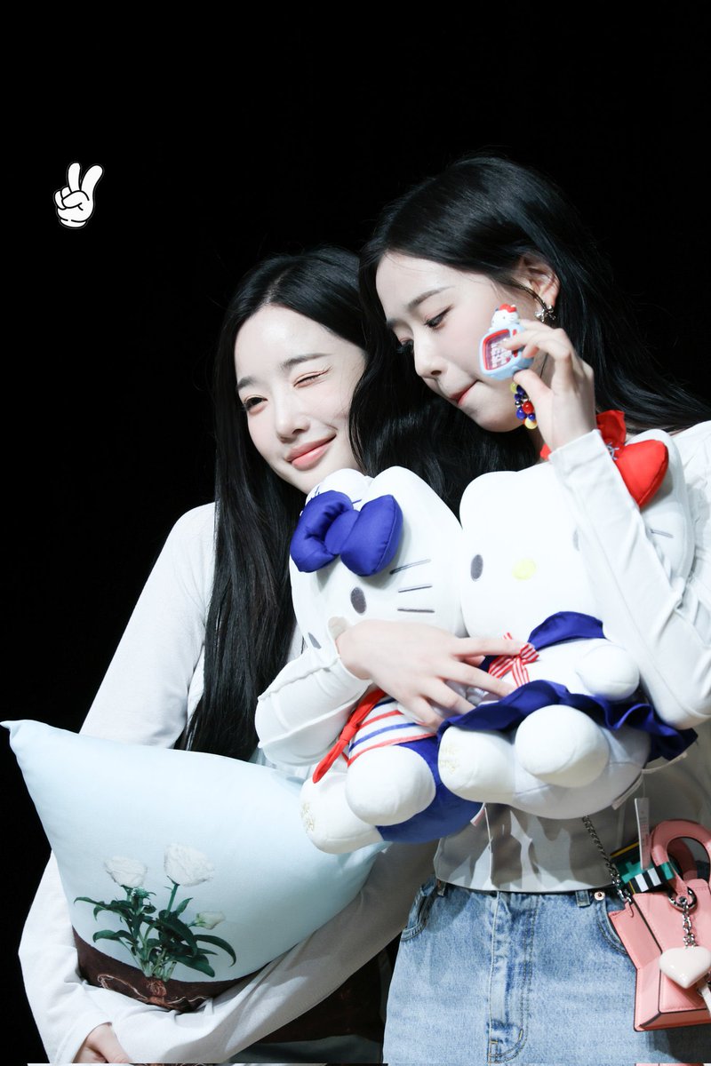 tripleS Calendar tweet media