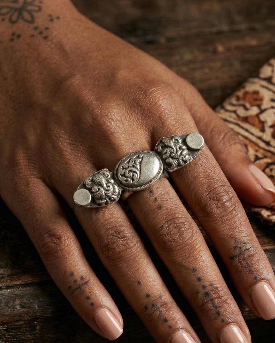 TribeByAmrapali's tweet image. Bold Statements, Sculpted in Silver.
The Kafila Collection draws from India’s indigenous crafts, with motifs like Ganesha bringing a rustic charm and cultural soul.
tribeamrapali.com/kafila?pg=1

#tribeamrapali #tribaljewellery #SilverJewellery #statementJewellery #artisanaljewellery