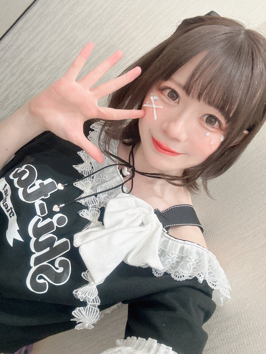 ちあもあ！プレデビューライブありがとうございました( இ﹏இ )！！！！！！

一瞬すぎた
しーたコールもサイリウムもチェキもありがとね

やっぱり死ぬまでステージで踊ってたいな💭
これからちあもあ！のしーたをよろしくお願いします。