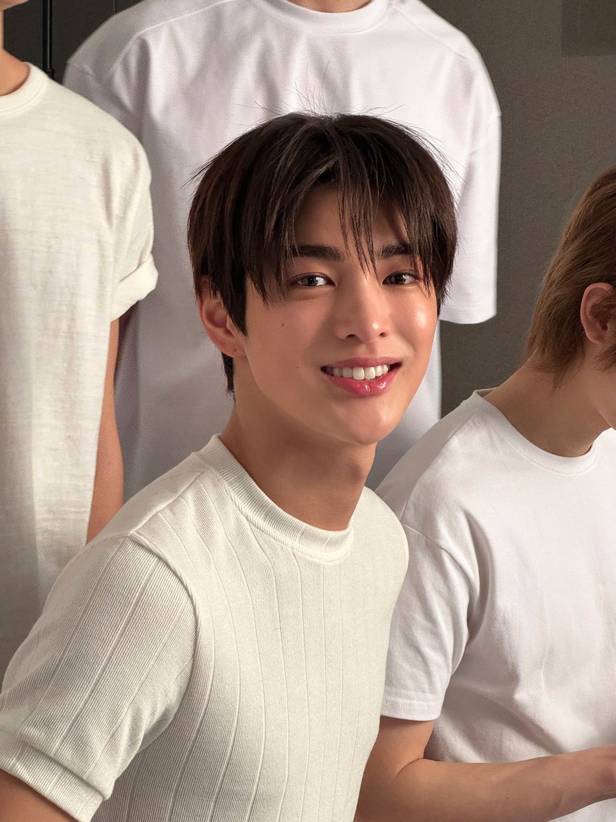 ᴀᴋʜ ᴢɪᴘ tweet media