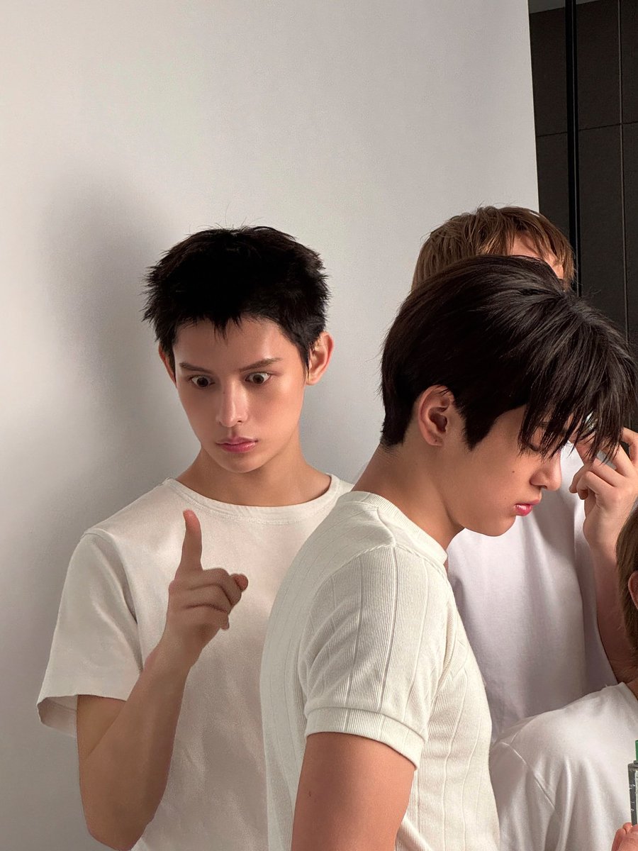 ᴀᴋʜ ᴢɪᴘ tweet media