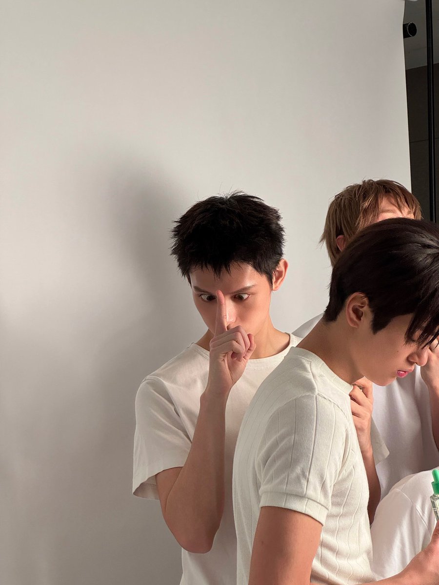 ᴀᴋʜ ᴢɪᴘ tweet media