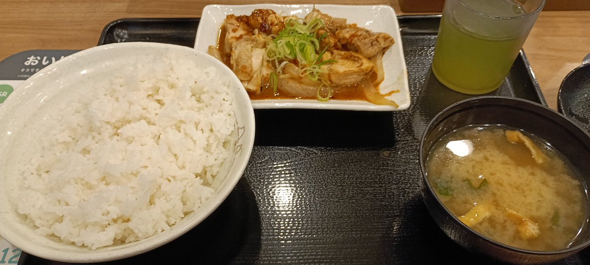 [いつも「いいね❤」ありがとうございます。Facebook「アスペル曽我」も是非ご覧下さい‼️]

【26年4月5日 中継3】#松屋 #新潟駅前店 で 夕食（#鶏のバター醤油）なう。