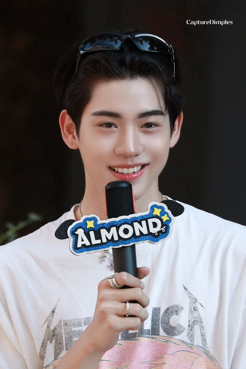 CaptureDimples tweet media