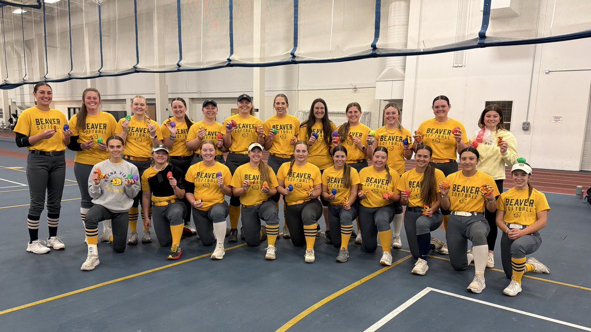 BVUSoftball's tweet photo. Happy Easter from BVU Softball! The Easter Bunny left eggs and treats for the team hidden around the Rec 🐣🐰🍬 https://t.co/YnortAWnkz