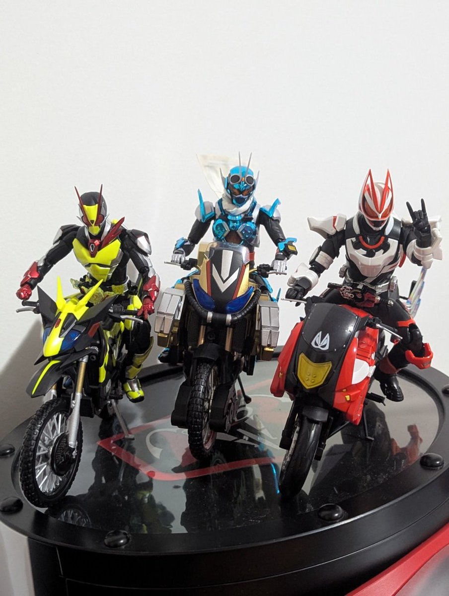 肉マン tweet media