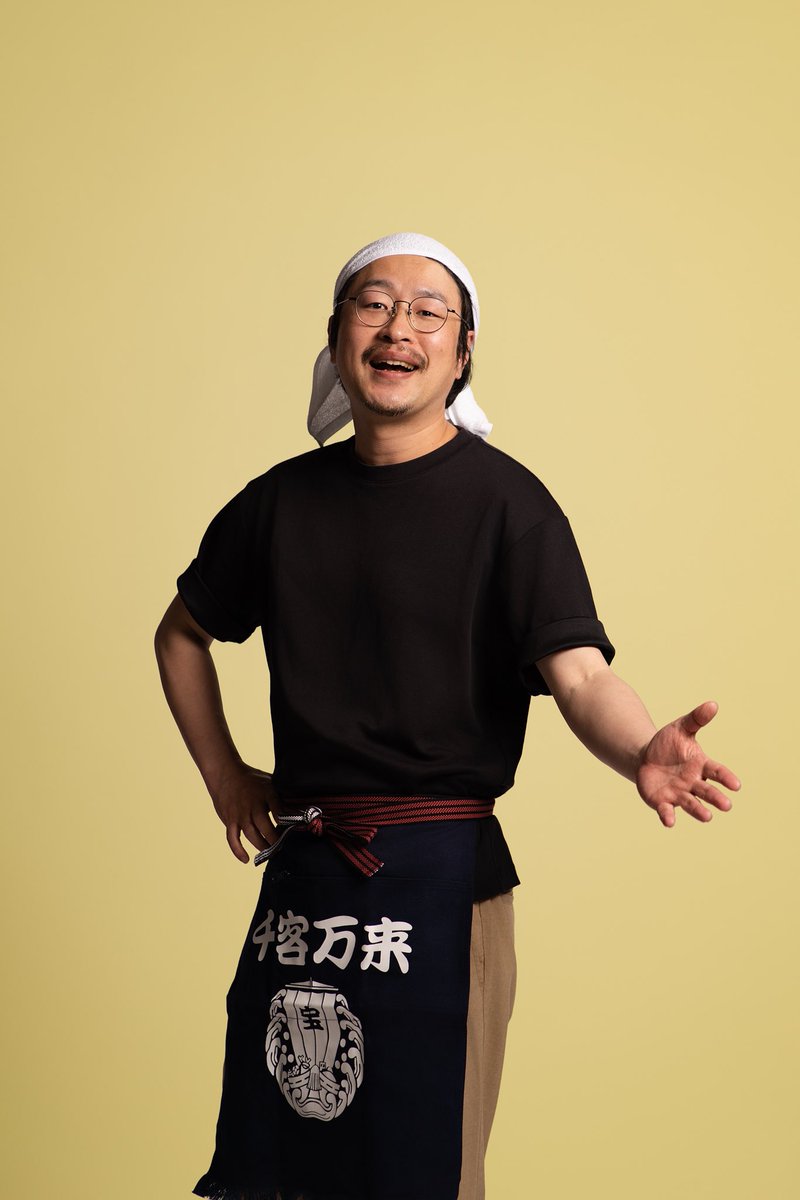 kakikokikaku's tweet photo. 【キャスト紹介④】

本間（辻 響平）
元芸人であり
芸人が集まる居酒屋
「だるまる」の店長
芸人にはサービスするお店

#カキコキカク
#ぶれない https://t.co/sKyTkAaiMt