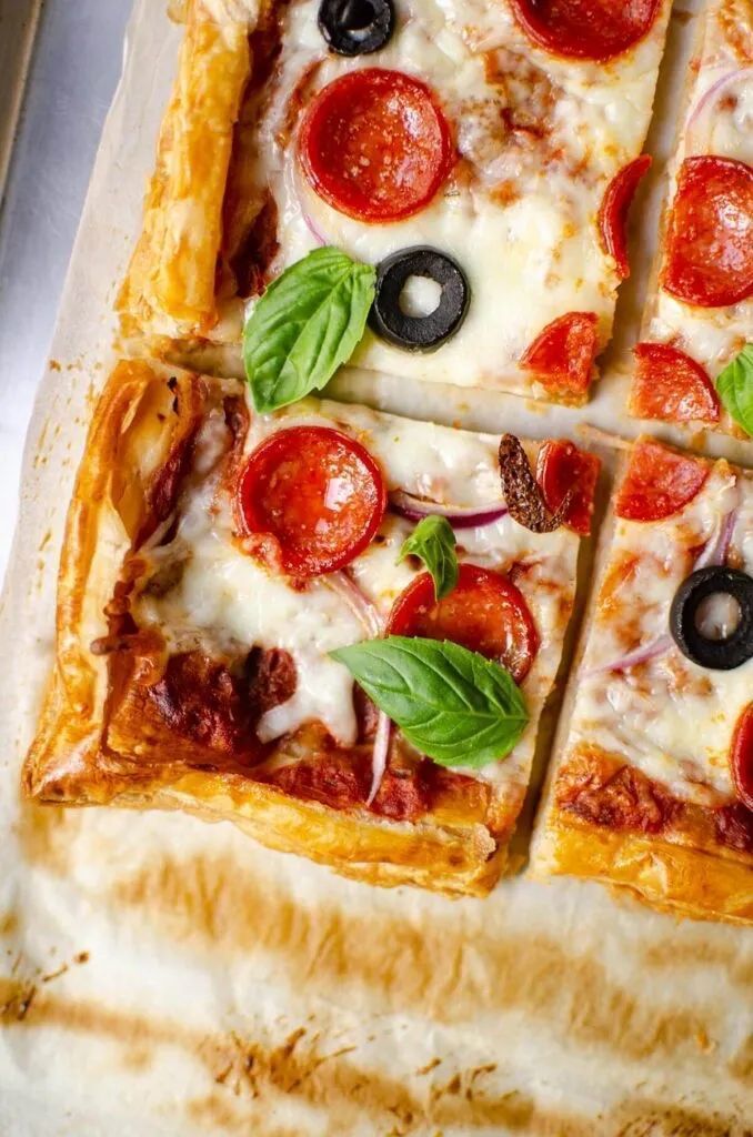 Living_Lou's tweet image. Pizza bites - such fun!

Easy recipe uses puff pastry, pizza sauce, mozzarella cheese and your favourite toppings. 

RECIPE: buff.ly/2JoP8HN
#pizza #cooking