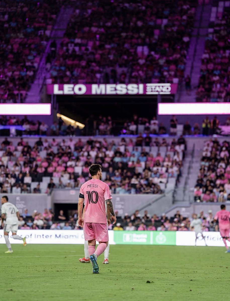 𝑰𝒄𝒐𝒏𝒊𝒄! WHAT A PHOTO!