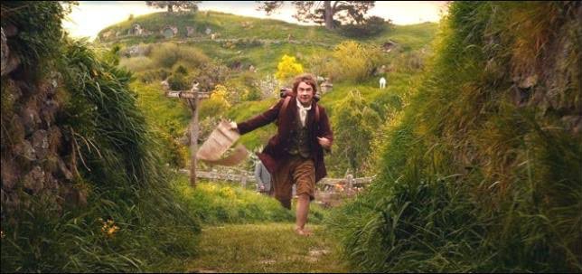 sspidrr19's tweet photo. @LOTR_Daily_ For me, the biggest triumph isn't the dragons or battles, it's Bilbo leaving his comfortable home.

Used to his safe Shire routines and scared of change, he still stepped out anyway.

That first act of courage over comfort started everything. https://t.co/rgvSOI65bH